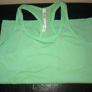 Lululemon tank